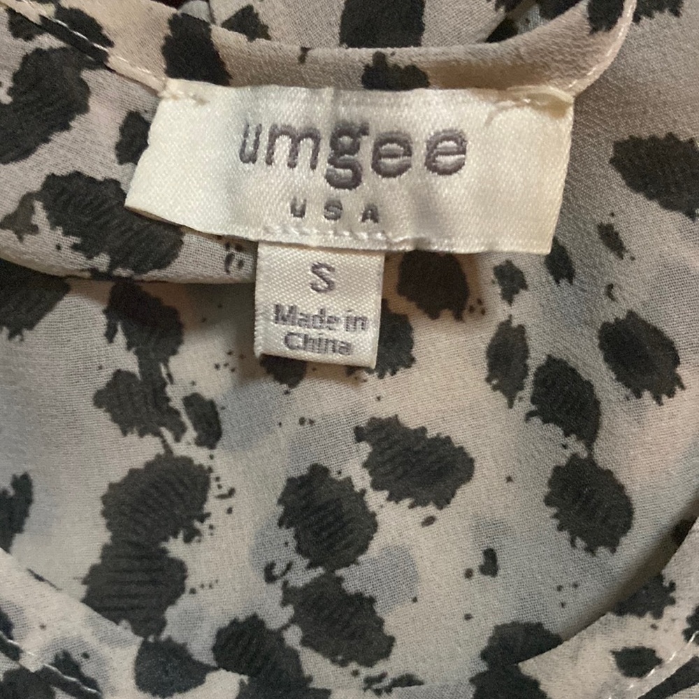 Great blouses for dinner date or casual family dinners.